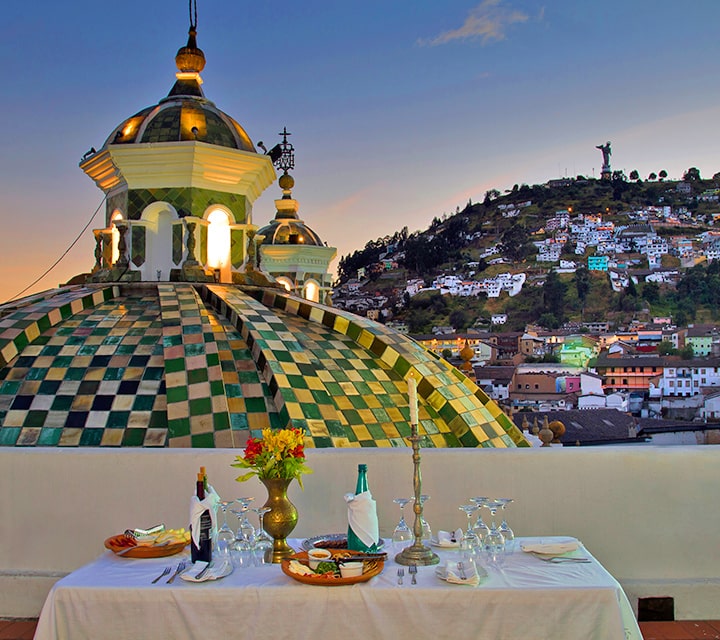 Fine outdoor dining on a Quito Day Tour with Quasar