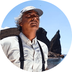Galapagos Naturalist Guide: Roberto Plaza